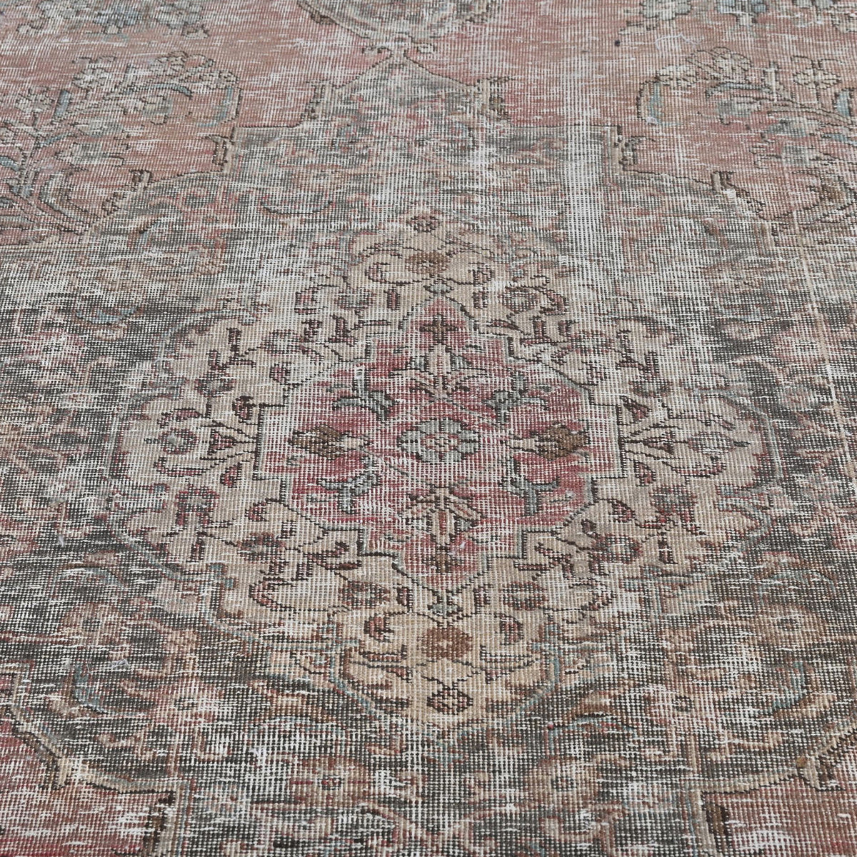 Eirene | 9'3" x 12'2"