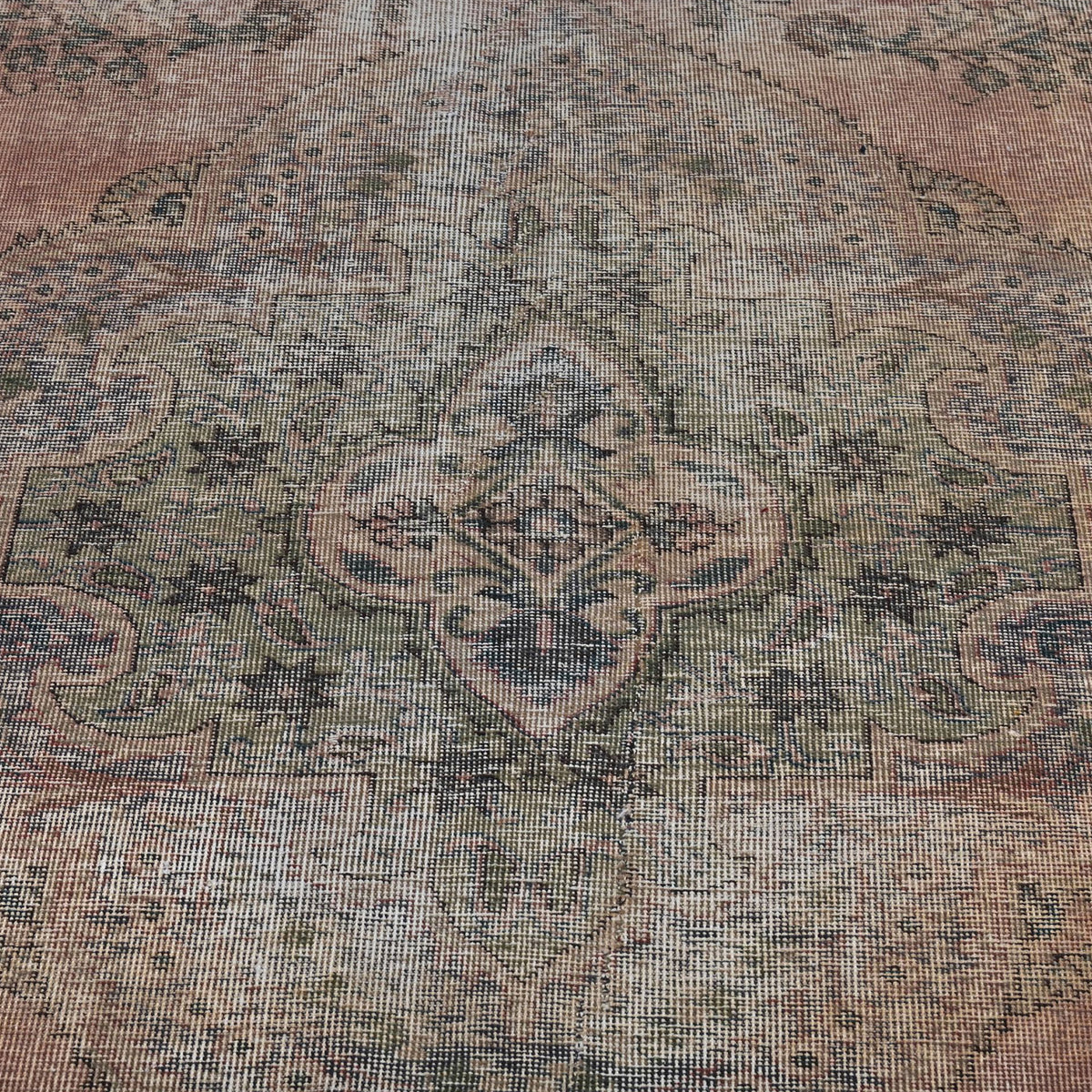Quilla | 9'5" x 12'3"