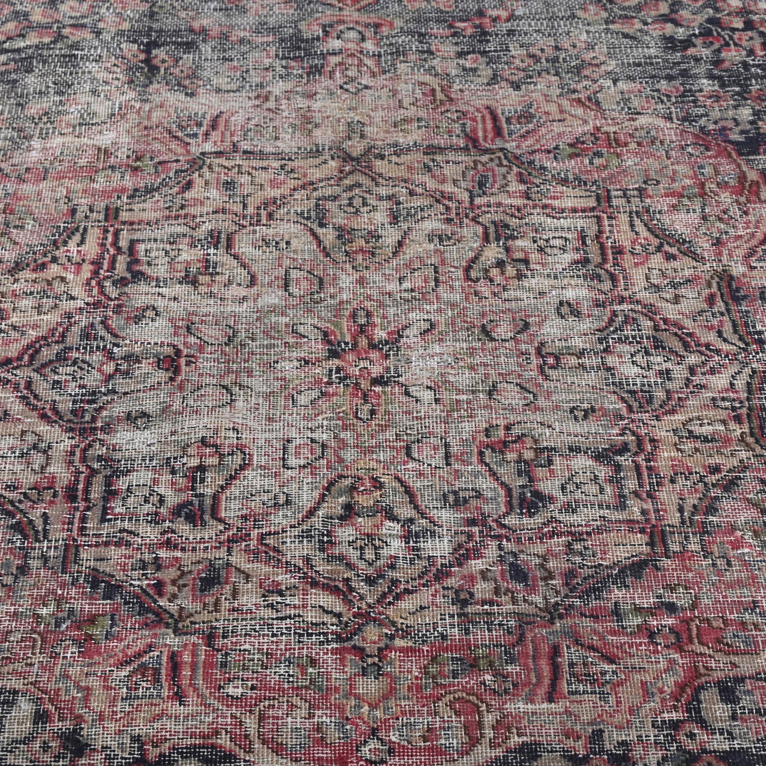 Elara | 7'10" x 10'3"