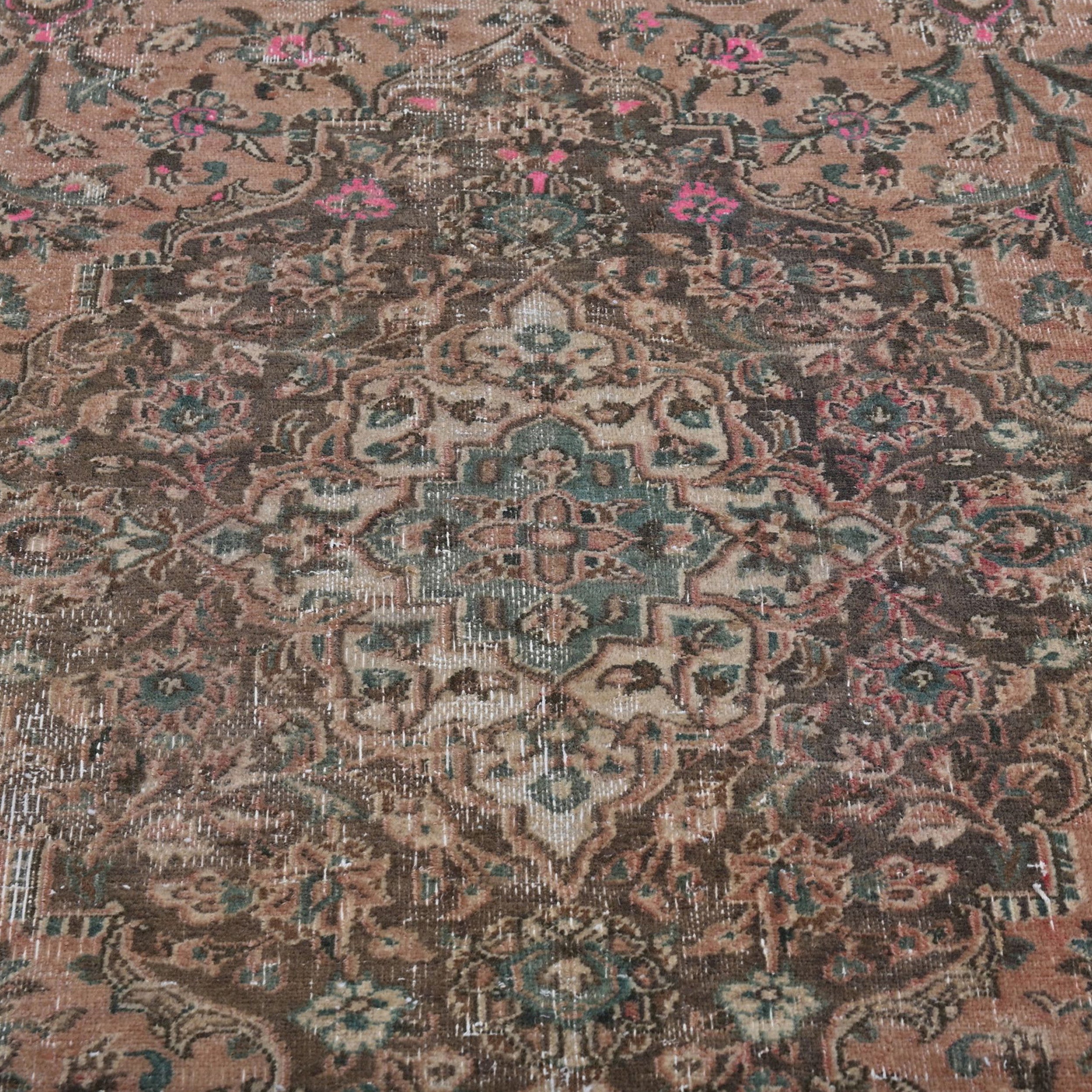Idony | 7'1" x 9'11"