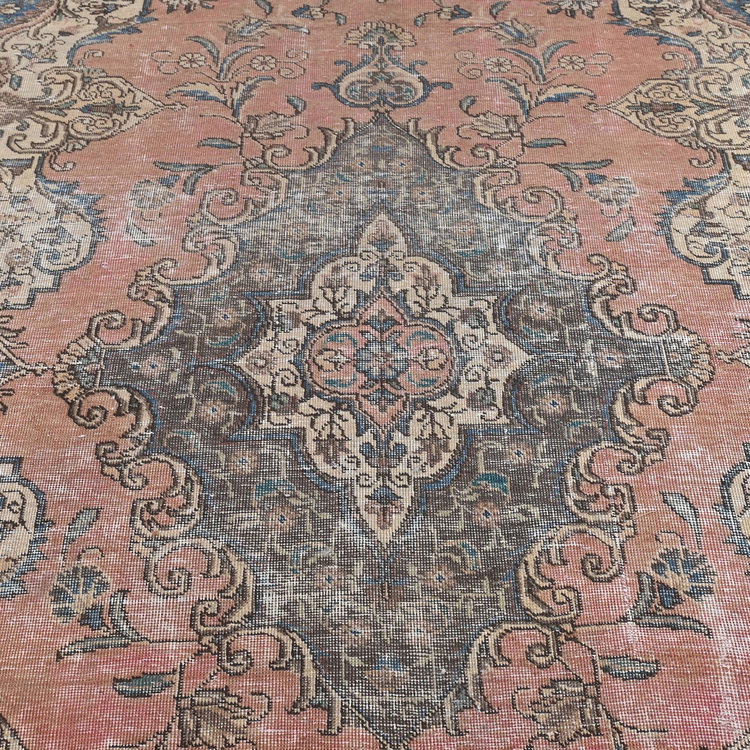 Orinthia | 6'2" x 9'8"